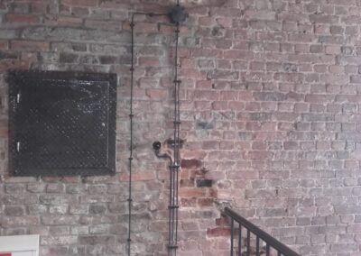 instalacja elektryczna natynkowa na werandzie, loft,, czarne kable